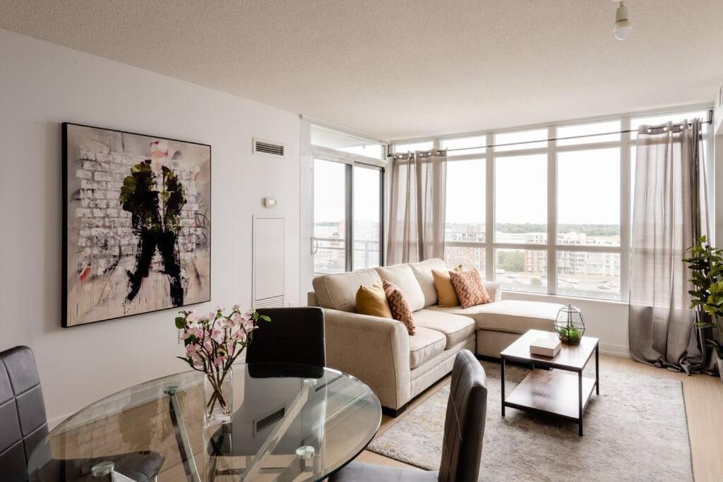 Stylish Downtown Lakeview Condo - One Free Parking Toronto Eksteriør billede