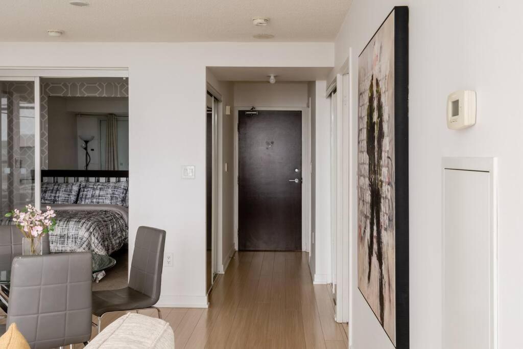 Stylish Downtown Lakeview Condo - One Free Parking Toronto Eksteriør billede